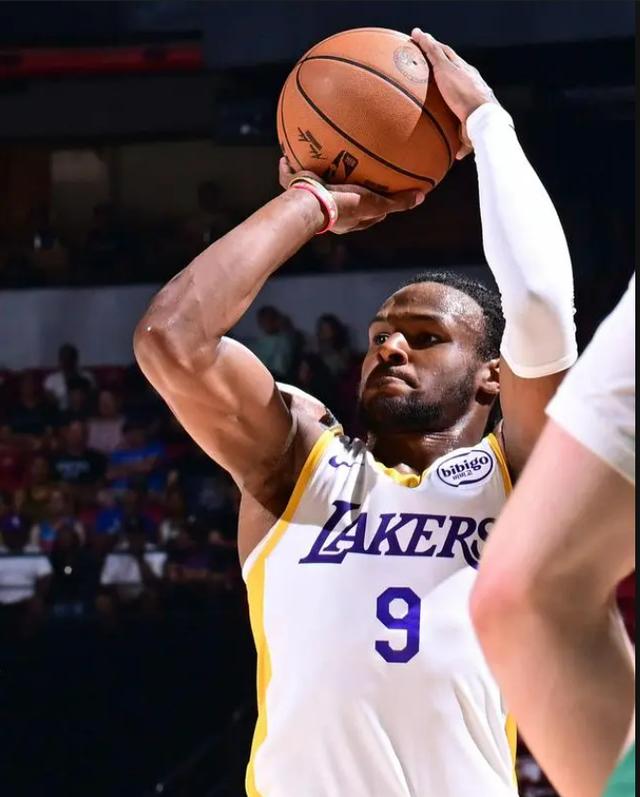 包含湖人B队鏖战美国男篮,杰伦·布朗送出助攻的词条 包含湖人B队鏖战美国男篮,杰伦·布朗送出助攻的词条