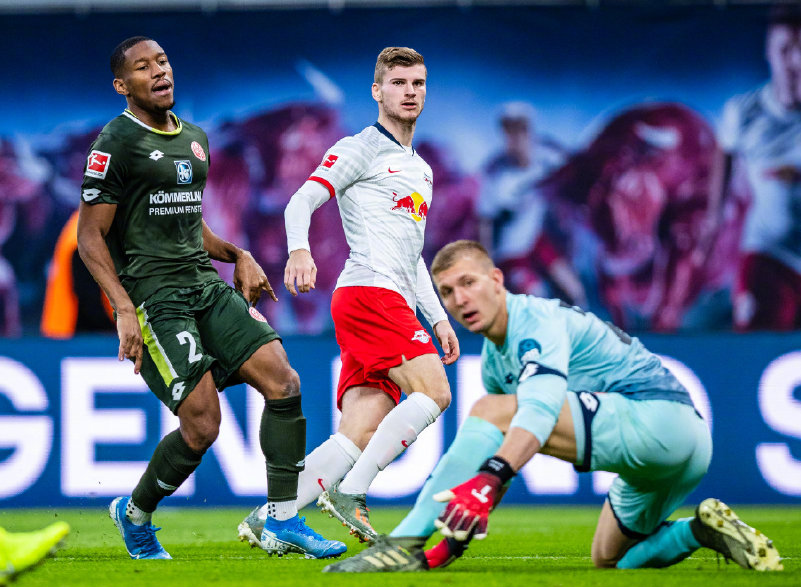 莱比锡红牛血洗拜仁,乔瓦尼·雷纳爆发神勇 莱比锡红牛血洗拜仁,乔瓦尼·雷纳爆发神勇