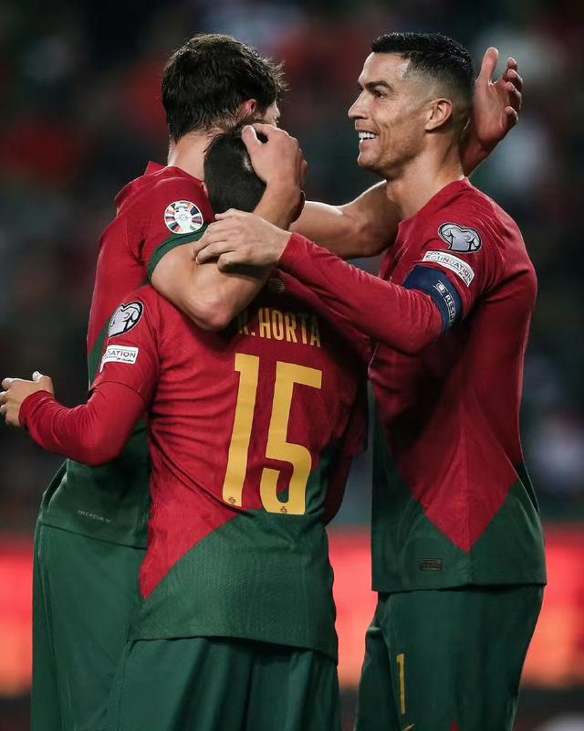 巴塞罗那前冠军呼声高涨,明星球员傲立擂台 巴塞罗那前冠军呼声高涨,明星球员傲立擂台