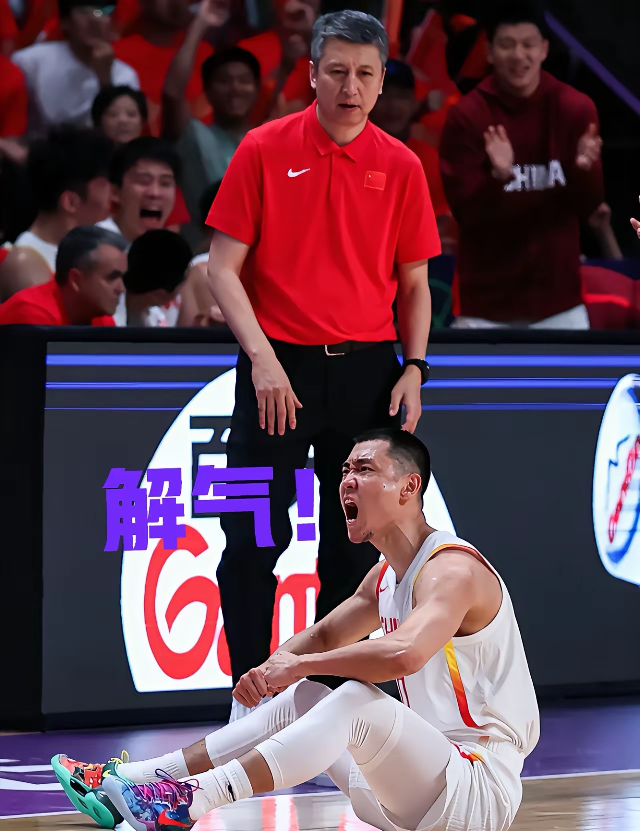 球员在比赛中奋力拼搏赢得掌声的简单介绍 球员在比赛中奋力拼搏赢得掌声的简单介绍