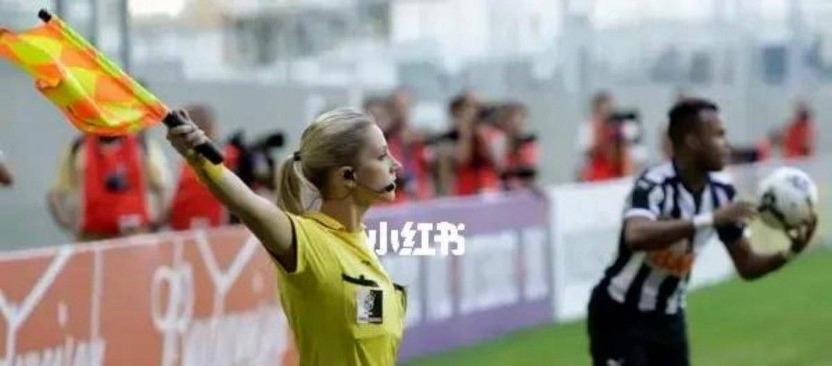 争议裁判成焦点,球迷怒怼判罚结果引争议的简单介绍 争议裁判成焦点,球迷怒怼判罚结果引争议的简单介绍