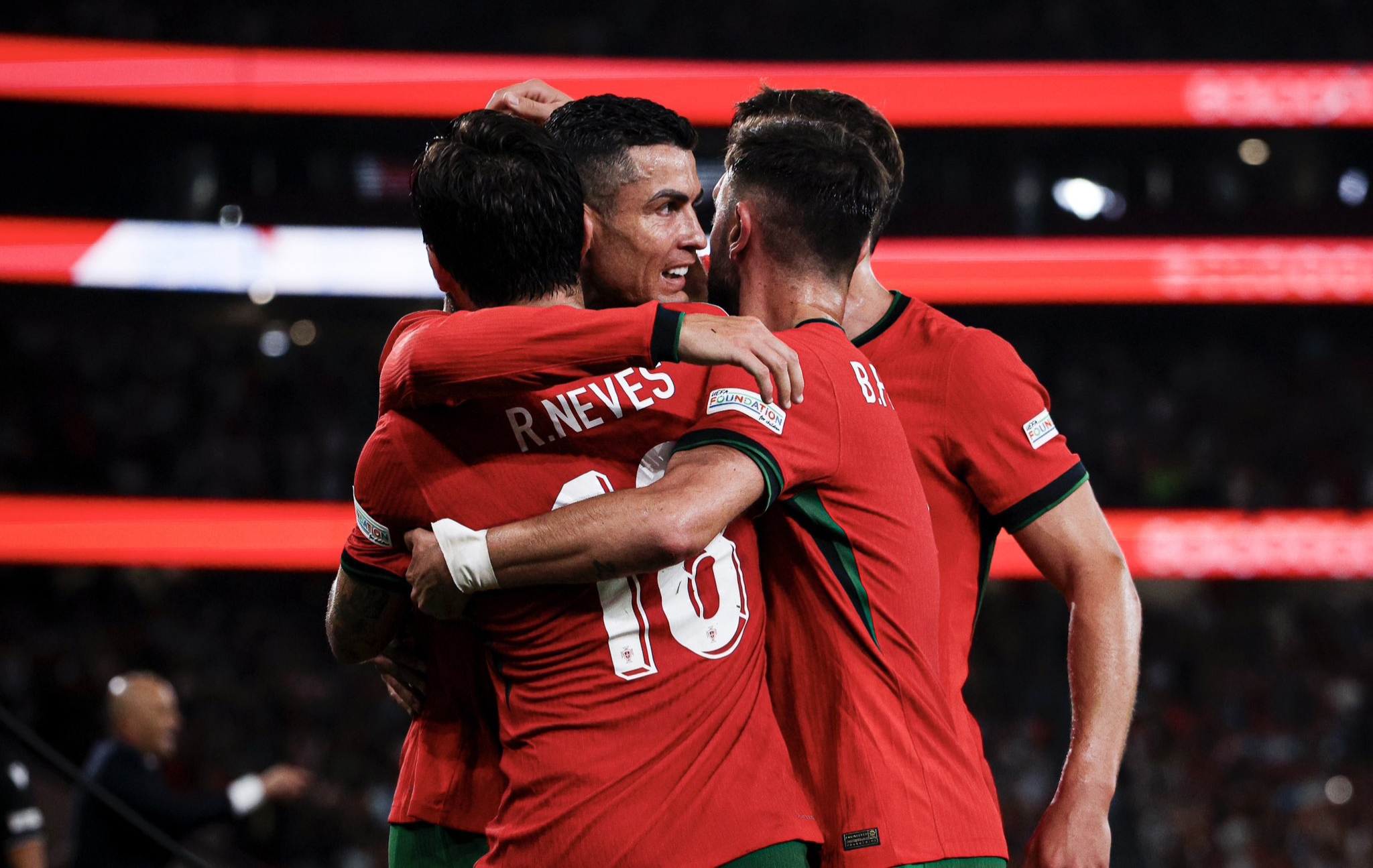 马丁内斯传射破门,率队夺得关键胜利的简单介绍 马丁内斯传射破门,率队夺得关键胜利的简单介绍