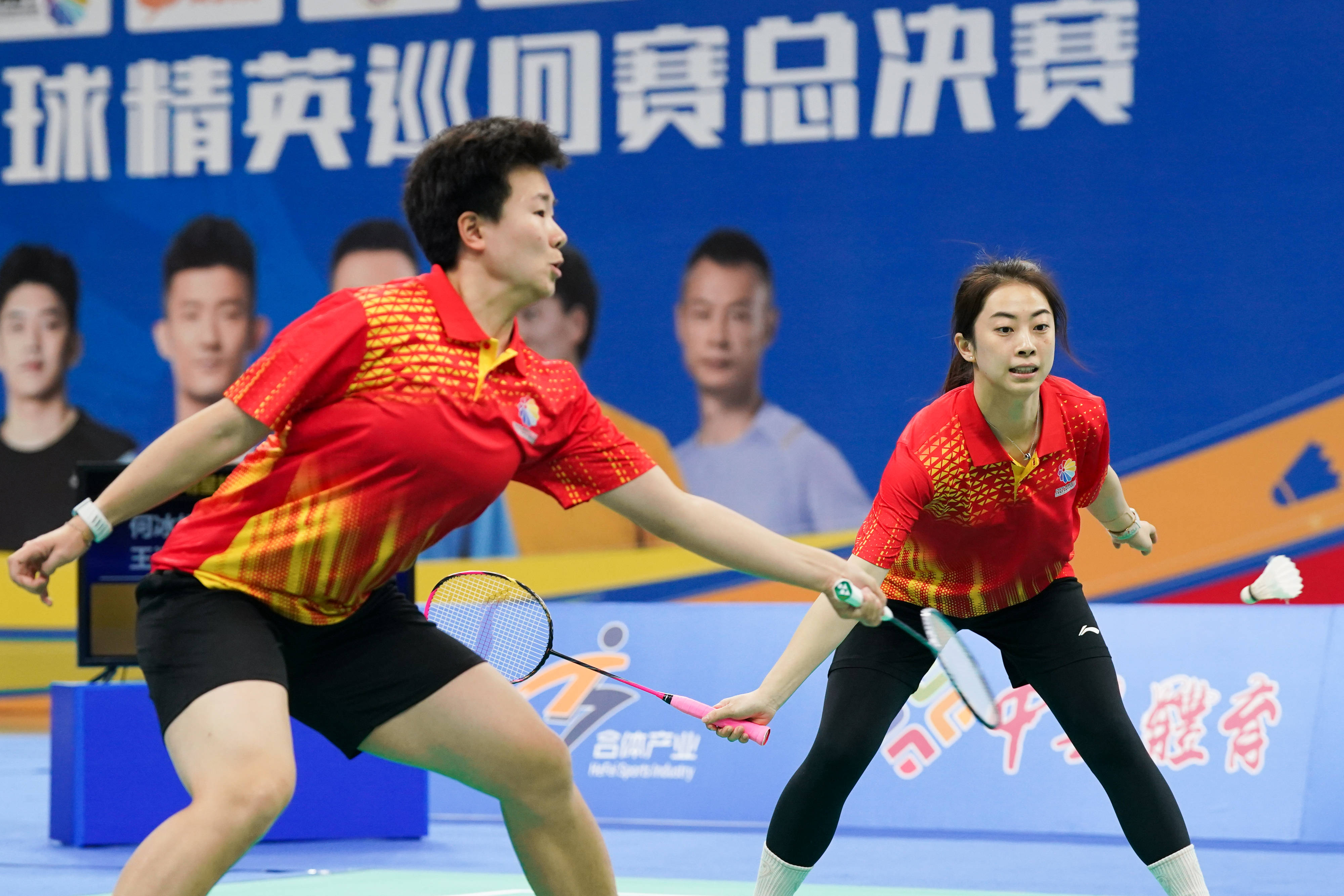 中国羽毛球队逆转英格兰羽毛球队,谌龙统治全场的简单介绍 中国羽毛球队逆转英格兰羽毛球队,谌龙统治全场的简单介绍