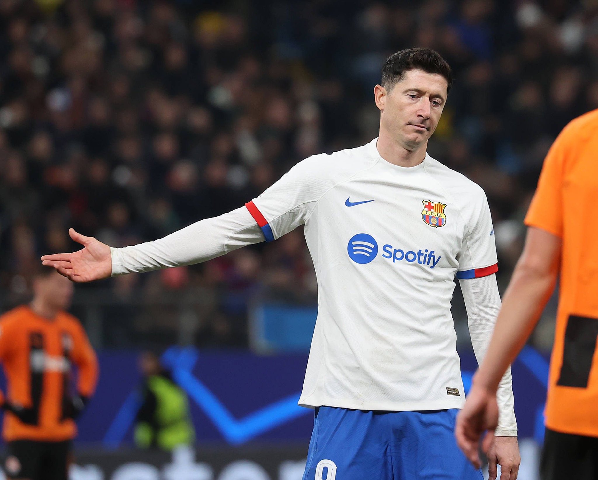 巴萨爆冷阿根廷，莱万绝境逆转的简单介绍