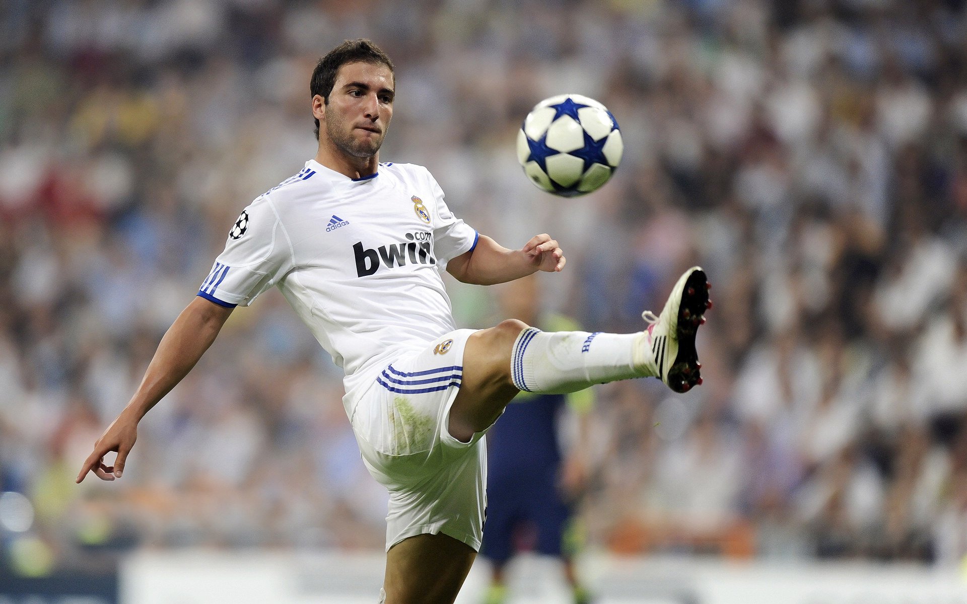 节奏的艺术，德里赫特掌控全局，土耳其战术压制那不勒斯